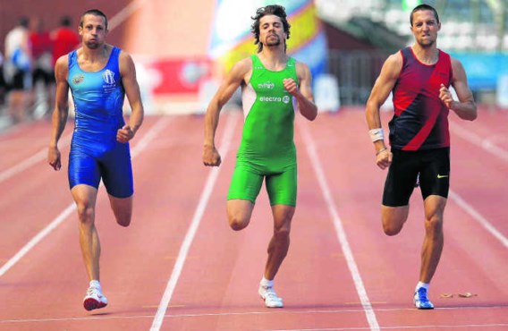 Arnaud Destatte (l.) kroonde zich tot Belgisch kampioen op de 400m en verzekerde zich zo van een basisstek in de aflossingsploeg op het EK.Virginie Lefour/belga