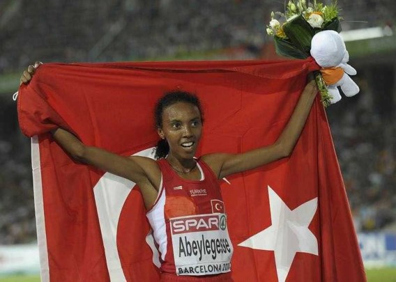 Turkse Elvan Abeylegesse snelt naar goud op 10.000 meter