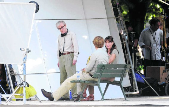 Carla Bruni op de filmset. Het leverde Woody Allen een pak ergernis op, maar het blijft een meesterlijke marketingzet. Yoan Valat/epa