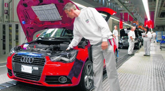 De Audi A1 op de montageband in Vorst.bloomberg