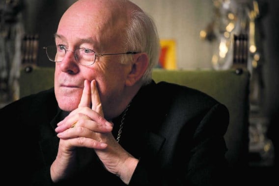 Slechts over één onderwerp is Godfried Danneels tijdens het gesprek concreet: wanneer het onduidelijk blijft of een schuldbekentenis publiek of privé moet gebeuren. De kardinaal laat er geen twijfel over bestaan dat hij het privé wil houden.Thomas Vanhaut