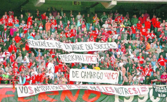 Net nu het supportersprotest in Luik eens ordelijk en gedisciplineerd op gang kwam, konden de spelers het niet smaken.Michel Krakowski/belga