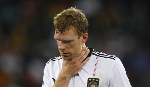 Mertesacker breekt zijn oogkas