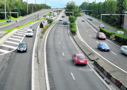 Aan de aansluiting van de E40 met de Reyerslaan zou het aantal rijstroken worden gehalveerd. Herman Ricour