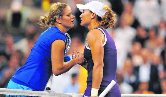 Kim Clijsters kwam tegen SamanthaStosur in elke set een break achter. Gelukkig was de Australische minstens zo gul met geschenken. belga