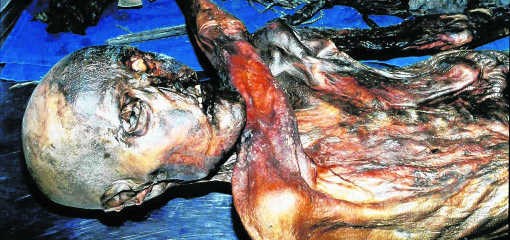 Werd Ötzi's lijk eerst in een kelder bewaard voor hij ceremonieel begraven werd op de Similaunberg?dpa/belga