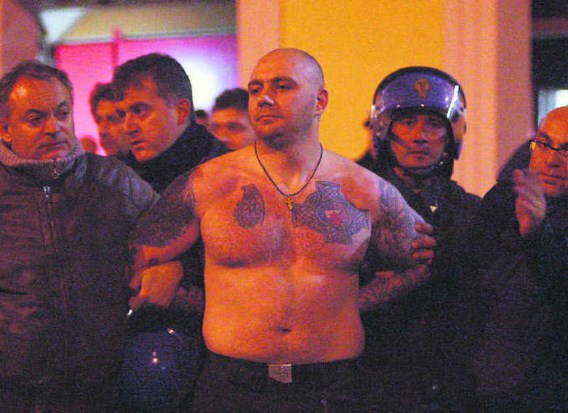 Hooligan Ivan Bogdanov na zijn arrestatie door de Italiaanse politie. Simone Arveda/afp