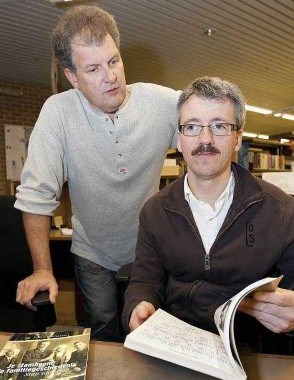De over-over-over-grootvader van Rudy Cornelis (rechts) verwekte tweehonderd jaar geleden een buitenechtelijk kind bij een verre oma van Guido Goetelen (links).