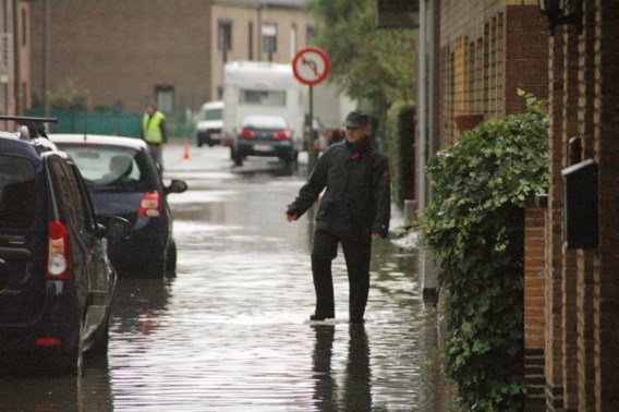 De riolen van Bredene konden de regen gisteren niet slikken. Gevolg: ondergelopen straten.