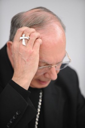 Léonard vraagt 'menselijkheid' voor bejaarde pedofiele priesters