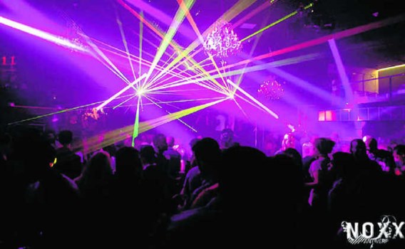 De meest hippe discotheek van Antwerpen, de Noxx, was gisteren voorbehouden voor tieners tussen 12 en 15. if