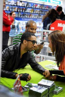Ryan Leslie signeerde gistermiddag in de Antwerpse Media Markt. kfe