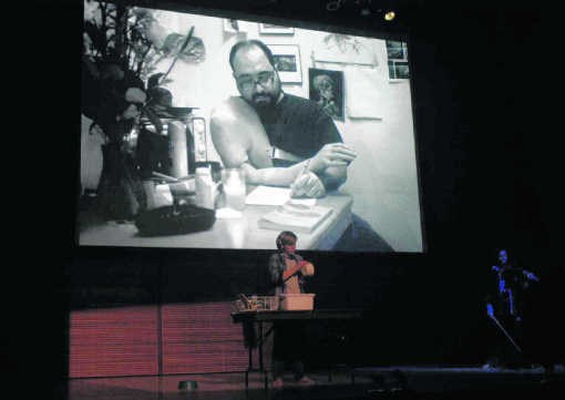 Dawn Upshaw mag dan niet de ideale poetsvrouw zijn, ze ontpopt zich als een fenomenale zangeres.David Michalek