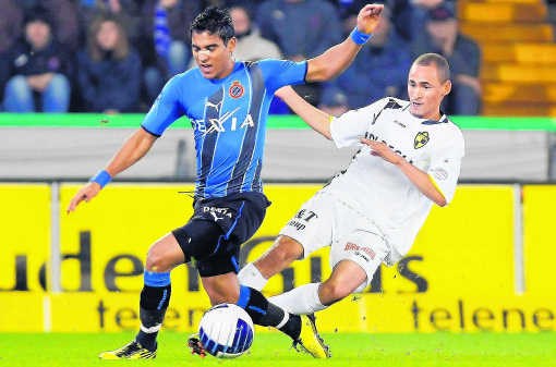 De Brugse crisis heeft geen vat op Roland Vargas (l.), dit seizoen al goed voor 12 doelpunten.bruno fahy/belga