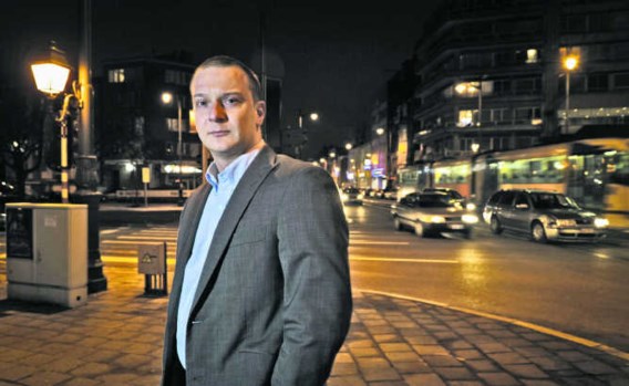 Bart Debie kwam in 2003 al eens in opspraak na een gewelddadig verhoor van vijf Turkse arrestanten. Bart Dewaele