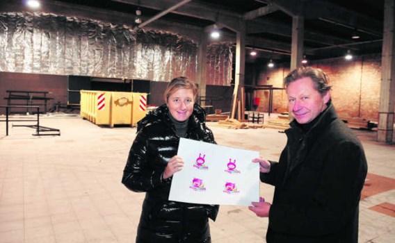 Philippe Despriet en dochter Cathérine in de kleizaal, waar het kinderspeeldorp Woopahoo komt. Patrick Holderbeke