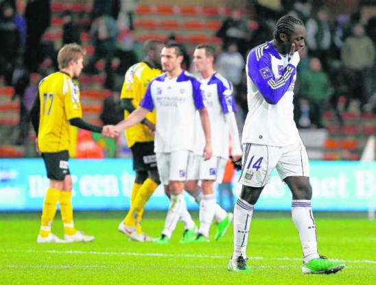 Romelu Lukaku druipt ontgoocheld af na het kansarme 0-0-gelijkspel van Anderlecht tegen Lokeren. bruno fahy/belga