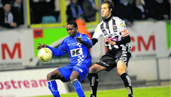 Yaya Soumahoro (l.), hier in duel met Maxime Brillault, heeft zijn hamstringblessure achter de rug.Nico Vereecken/photo news