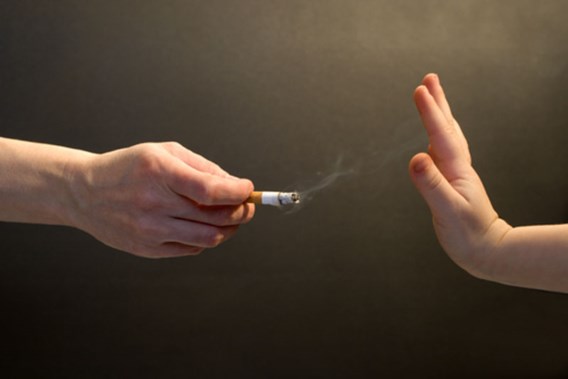 Streng opgevoede kinderen roken minder snel