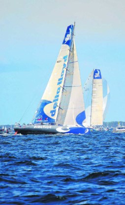 Een door Delta Lloyd gesponsorde zeilboot tijdens de Volvo Ocean Race.rr