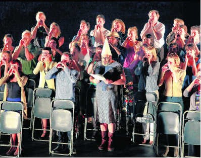 'Moeten we blijven vertrouwen in onze theaterproducties, als spreekbuis voor maatschappelijke thema's?'