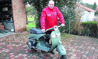 Mario Zambonini toonde een andere zelfgebouwde Vespa waarmee hij al aardig wat heeft gereisd. De Vespa waarmee hij naar China zal trekken, staat nog bij vrienden die er momenteel aan sleutelen.Kizzy Van Horne