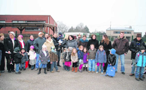 De ouders van de kleuters van de Sint-Michielsschool in Oud-Winterslag engageren zich om minstens twintig nieuwe leerlingen te vinden.rgg