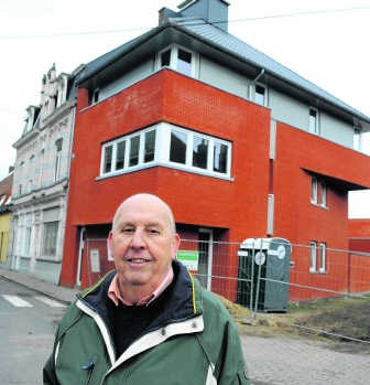 Omer Soubry bij sociale appartementen in Heule: 'De bouwgrond in Kortrijk is nu zo duur dat sociale huisvestingsmaatschappijen wel voor een stuk moeten kiezen voor sociale appartementen.'Patrick Holderbeke