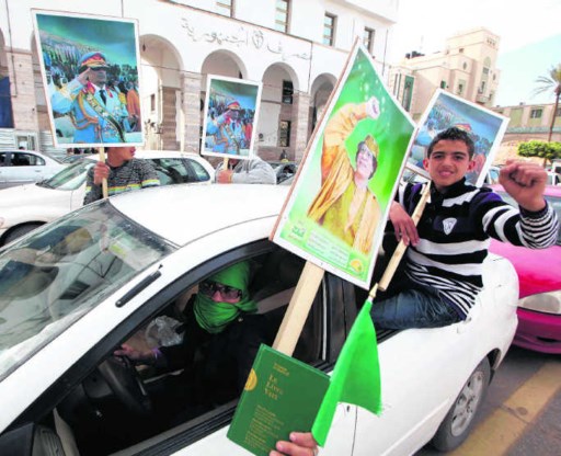 Hoeveel Libiërs vandaag op straat zullen komen tegen Moammar Kadhafi, valt niet te voorspellen. In Tripoli vond gisteren alvast een demonstratie pro Kadhafi plaats. Mahmud Turkia/afp