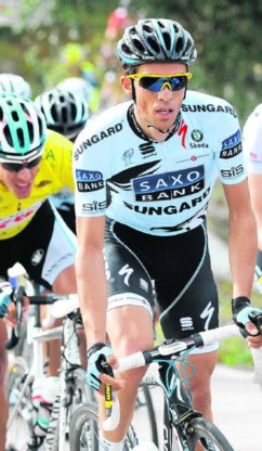 Alberto Contador oogst ook bewondering. 'Het meest indrukwekkende aan de hele zaak is dat hij op niveau is gebleven', zegt Philippe Gilbert.Vincent Kalut/photo news