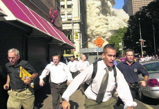 New York, 9/11. Bij een groep die op het punt staat een aanslag te plegen, wordt het taalgebruik een maand van tevoren een stuk zakelijker. ap