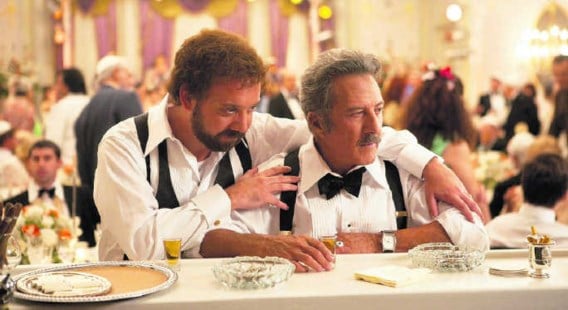 Paul Giamatti als Barney Panofsky met Dustin Hoffman als zijn onbehouwen vader: tien minuten die je doen verlangen naar meer.Takashi Seida