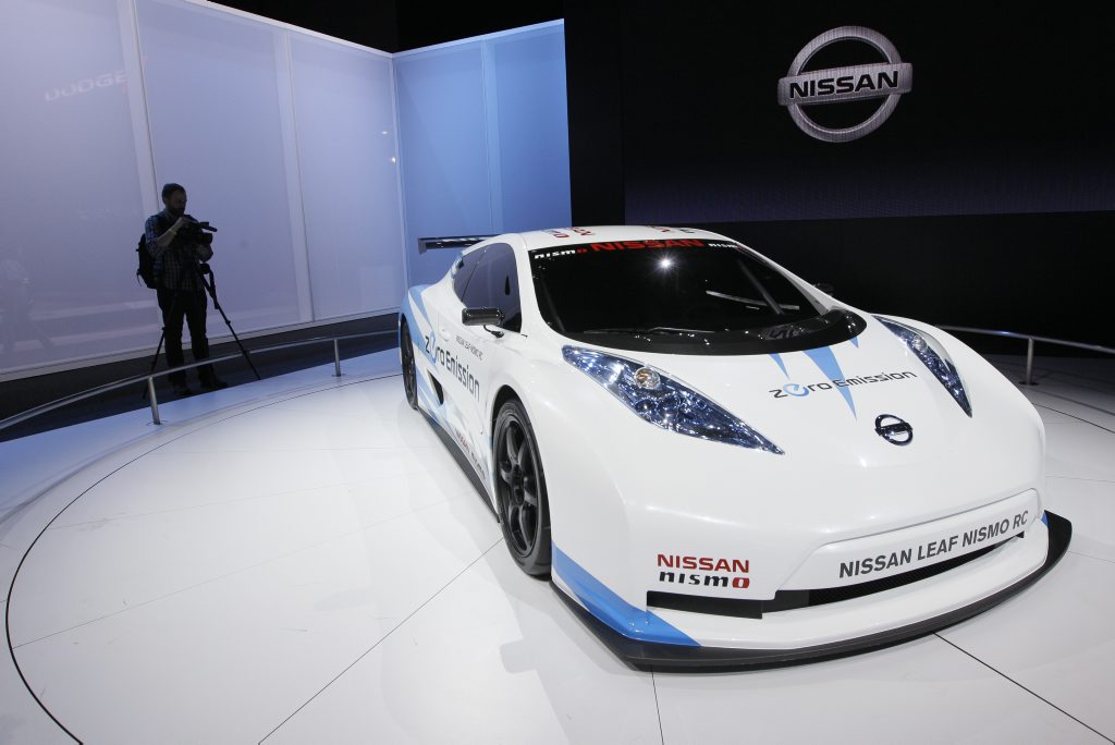 Nissan Leaf Рё С‡РµР»РѕРІРµРє