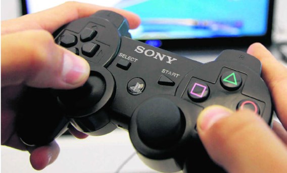 Binnen de week kunnen de gamers opnieuw op het netwerk spelen, belooft Sony. Alweer. Reuters