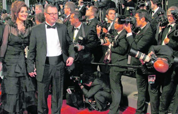Lars Von Trier en zijn vrouw Bente Froge woensdag. Gisteren was hij minder graag gezien in Cannes. reuters
