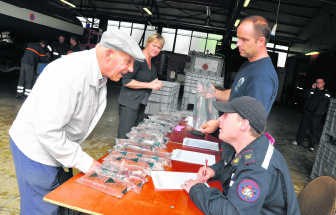 In Poperinge kon water worden afgehaald in de brandweerkazerne.pli