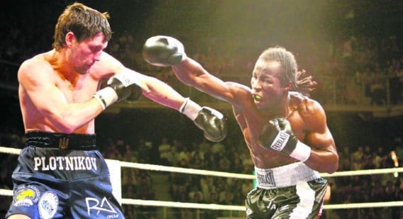 Sugar Jackson in duel met Viktor Plotnikov, tegen wie hij in mei 2008 met succes zijn Europese titel verdedigde. Nadien ging het bergaf. 'Een keer verliezen is niet erg. Integendeel, als je niet doodgaat, word je er sterker van.' Walter Saenen