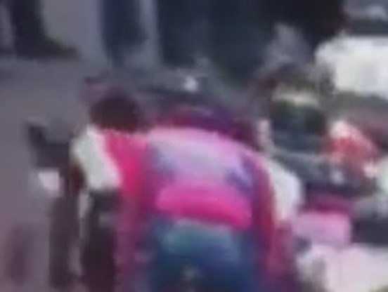 VIDEO. Duwt Karpets Contador van de weg?