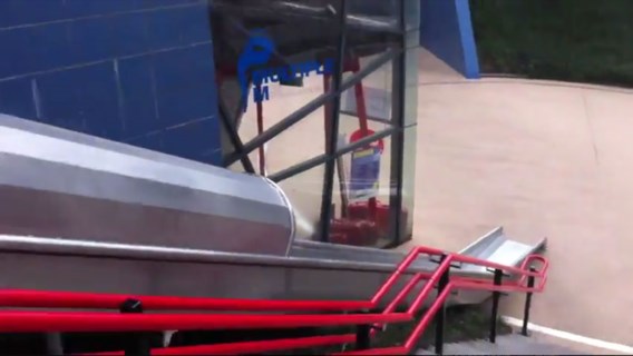 VIDEO. Neem de glijbaan naar de trein