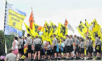 Flamingante jongeren op de tiende editie van IJzerwake.pli