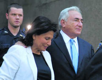 Dominique Strauss-Kahn en zijn echtgenote Anne Sinclair.pn