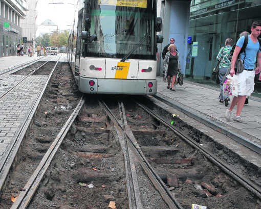 Deze tramwissel moet het mogelijk maken dat tram 21/22 drie jaar lang rechtsomkeer maakt in de Zonnestraat. Vorige nacht zouden de laatste voorbereidende werkzaamheden worden uitgevoerd. fvv
