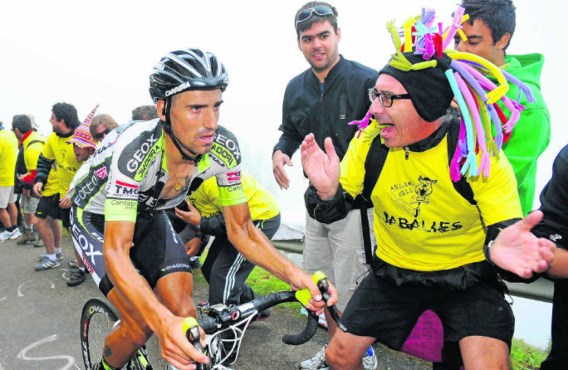 Juan José Cobo won gisteren verrassend de koninginnenrit in de Vuelta met aankomst op de gevreesde Angliru. Door die overwinning lijkt de Spanjaard goed op weg naar de eindzege.Felix Ordonez/reuters