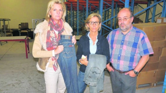 Annick Van Leirberghe, Conny Buyck en Johan Delrue in hun lege stockeerruimte. 'Dit was niet het werk van amateurs', klinkt het overtuigd. wbk