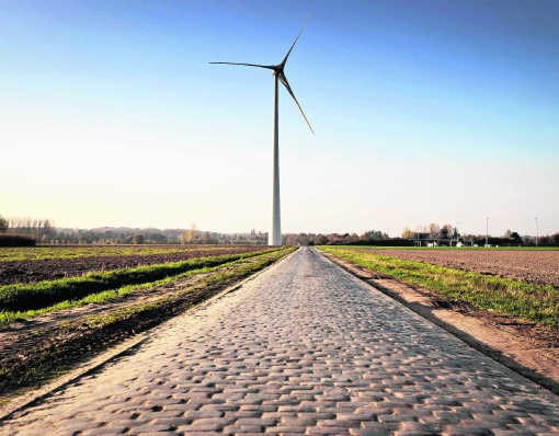 Windmolens langs de E40 in Gijzenzele.Bart Dewaele