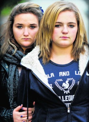 Océane Sluijzer (r.) met haar zus Salomé.bdw
