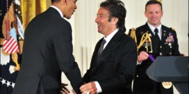 Al Pacino krijgt een medaille van Obama