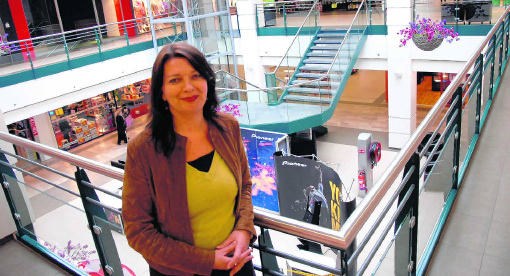'We zijn bezig met een plan om de binnenkant van het shoppingcenter te verfraaien', zegt shoppingmanager Katrien Van der Fraenen.loh