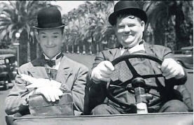 'Het verloren voorwerp' toont legendarische archieffilmpjes, deze aflevering over de auto. Bijvoorbeeld die van Laurel en Hardy.vrt