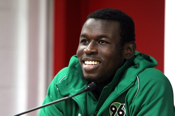 Hannover 96 mist topschutter Diouf tegen Standard